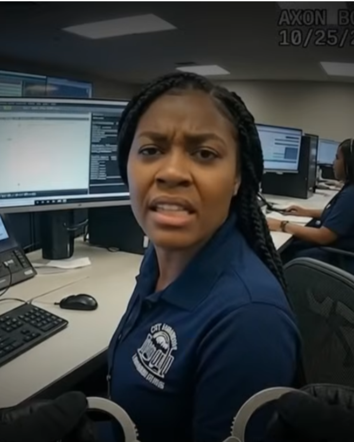 “Am I getting paid for the rest of my shift?” 911 Dispatcher Fired After Ignoring a Woman’s Emergency Calls | HO