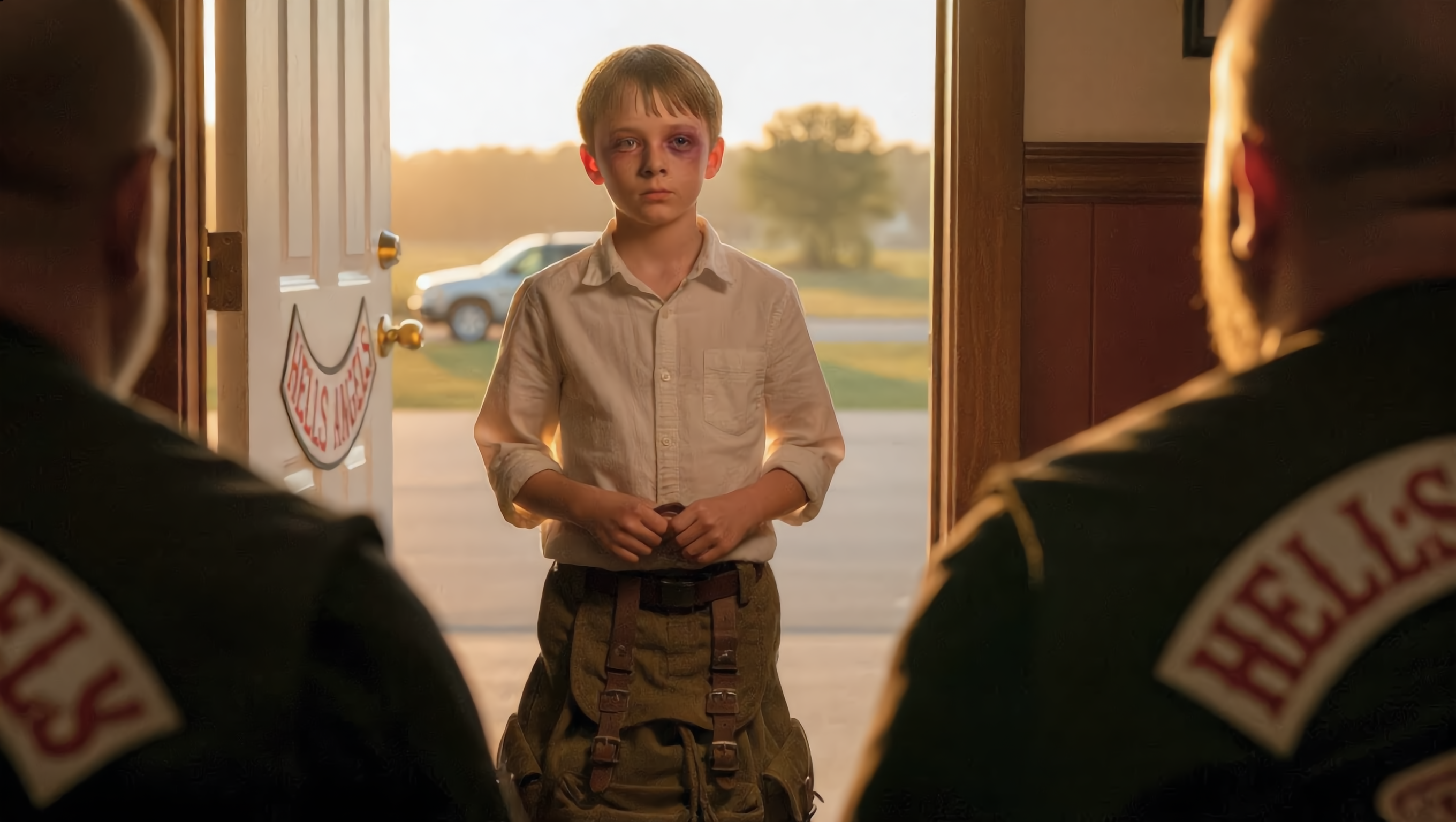 An 11-year-old boy with a black eye walked into a Hell’s Angels clubhouse and quietly asked, “Can you be my dad for one day?” 32 bikers showed up at his school the next wee…and stayed in his life forever. | HO