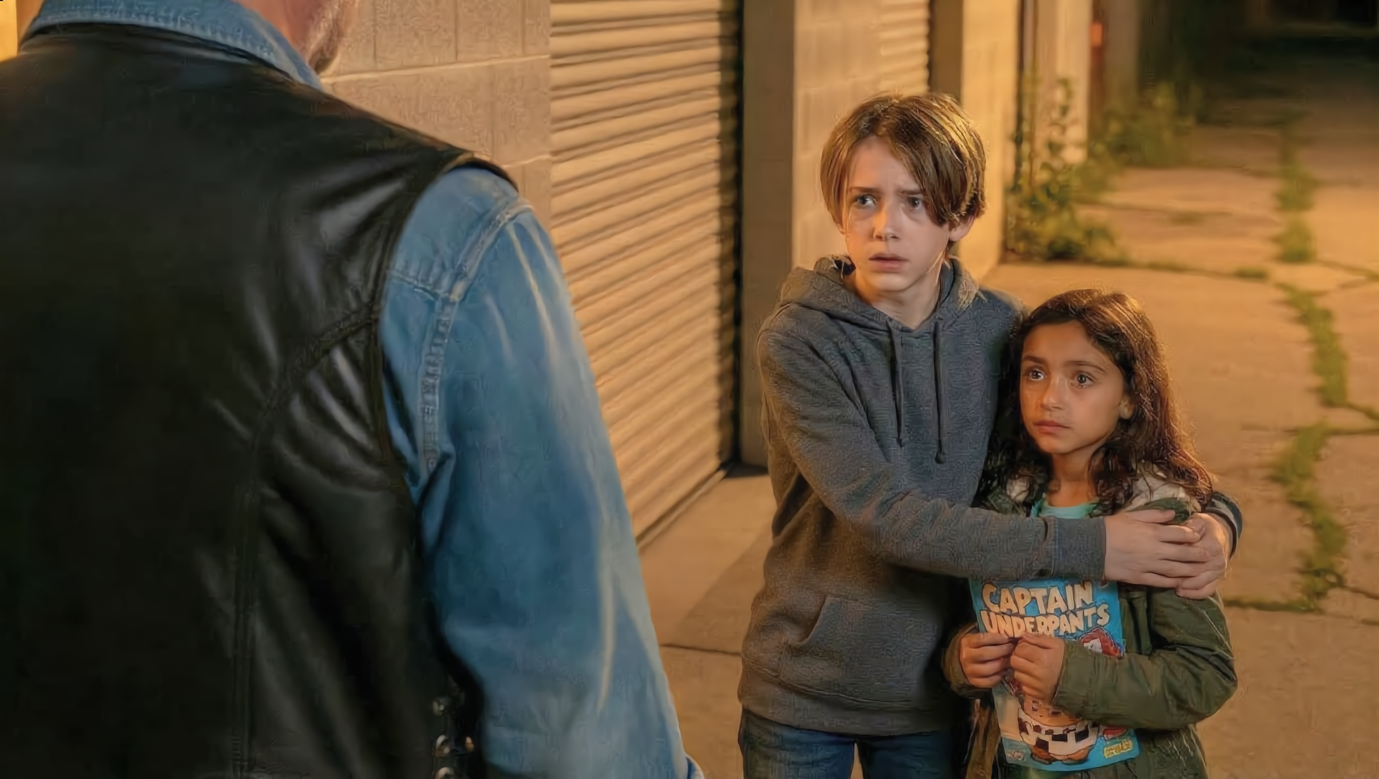 At midnight, a scared 14-year-old boy knocked on the biker club door, holding his little sister’s hand. “Can you hide her for one night?” he whispered. The bikers let them in… and what started as one night quietly turned into the safest home they’d ever known. | HO!!!!