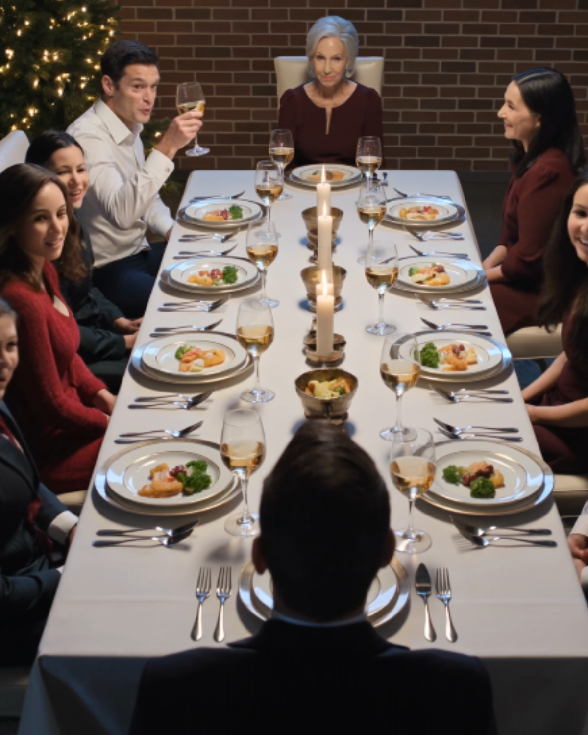 s – HER TRUE STORY FROM FLORIDA: They Mocked Her As “Broke” At Christmas. The Bank Manager Stood Up …