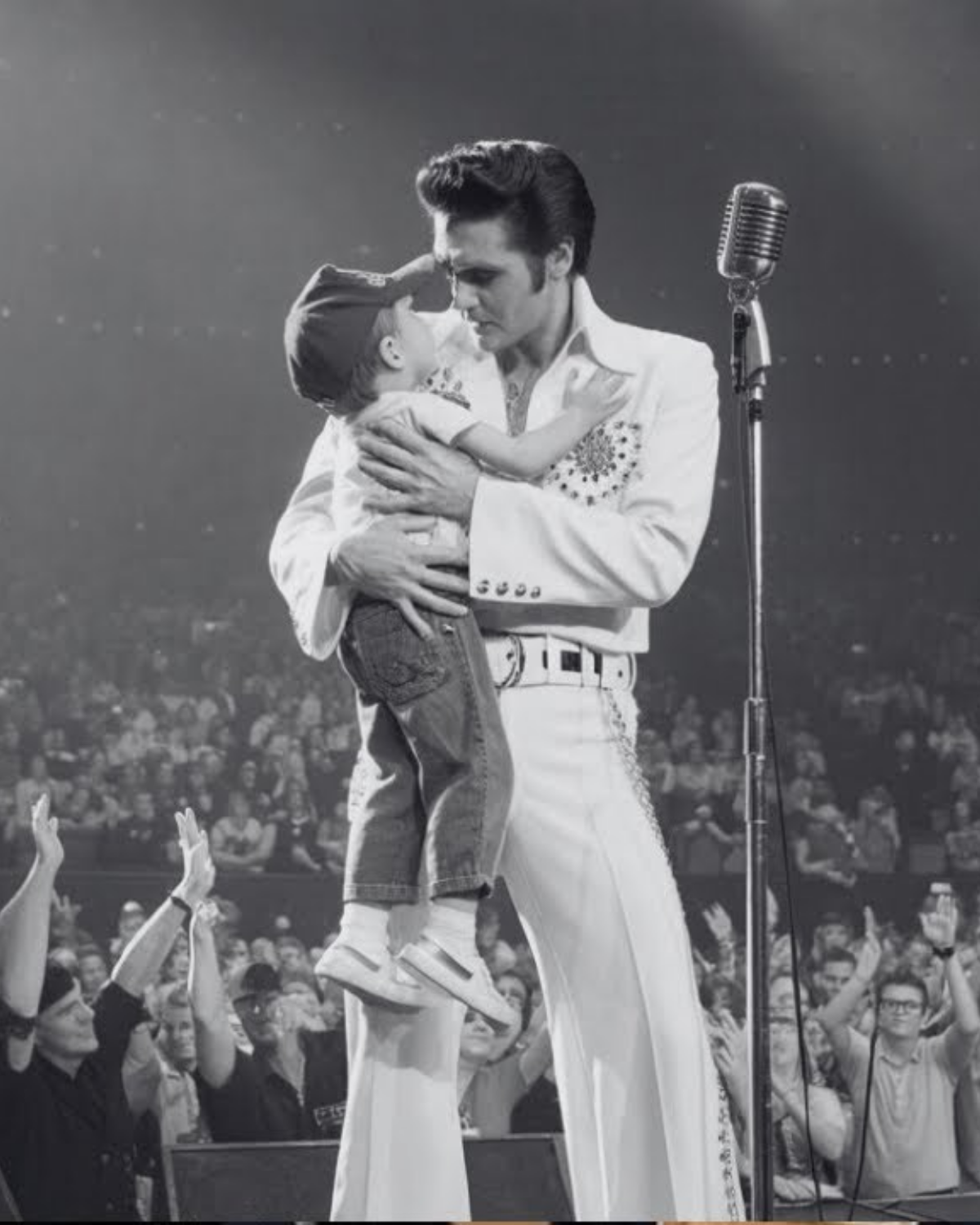 Elvis was mid-song when a mother’s cry stopped him cold. “My son is dying—he has hours left.” The King stepped off stage, sat with a 7-year-old boy. 18,000 people wept. | HO!!!!
