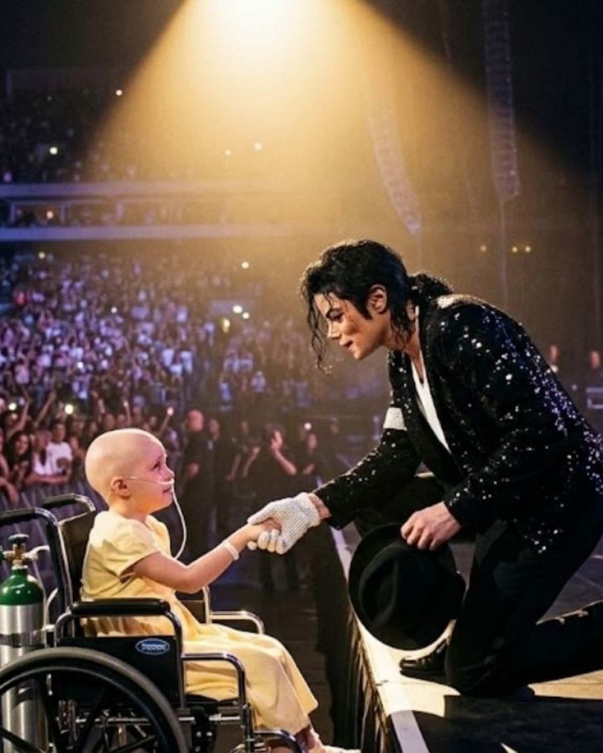 72,000 people singing. Then Michael stopped mid-song. A 7-year-old girl in the front row had collapsed. He brought her on stage. Gave her his glove. Sang just for her.  She had 3 weeks to live. | HO