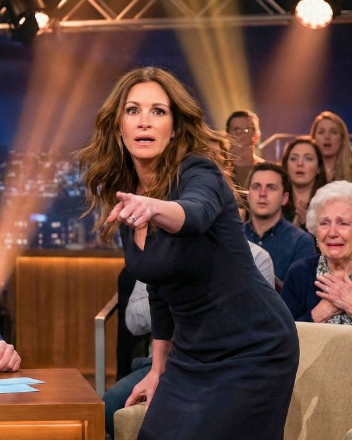 Jimmy Fallon FROZEN When Julia Roberts Suddenly Rushes Into Audience After Spotting This Face | HO!!!!