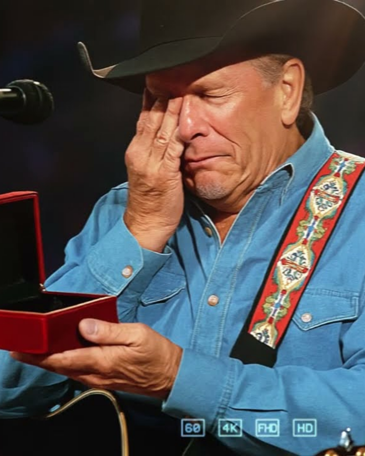 George Strait receives a gift thrown on stage and breaks down in tears in front of everyone… | HO