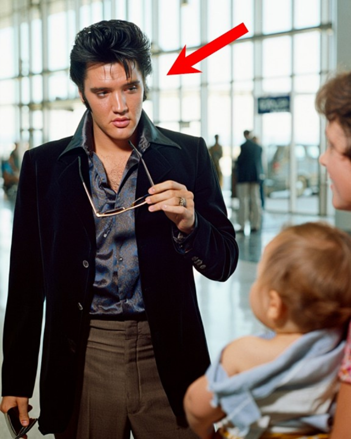 Elvis Presley froze mid-stride when he spotted his ex — with two children. The crowd braced for drama. Instead, he knelt down. Then came the reveal that silenced everyone. | HO!!!!