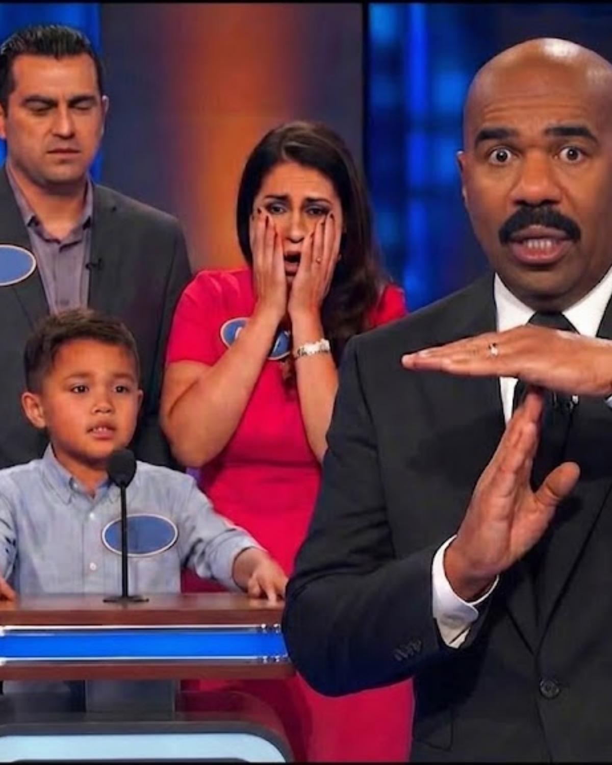 An 8-year-old boy whispered something to his mother during Fast Money. Steve saw her face turn white. He called TIMEOUT on live TV. | HO!!!!